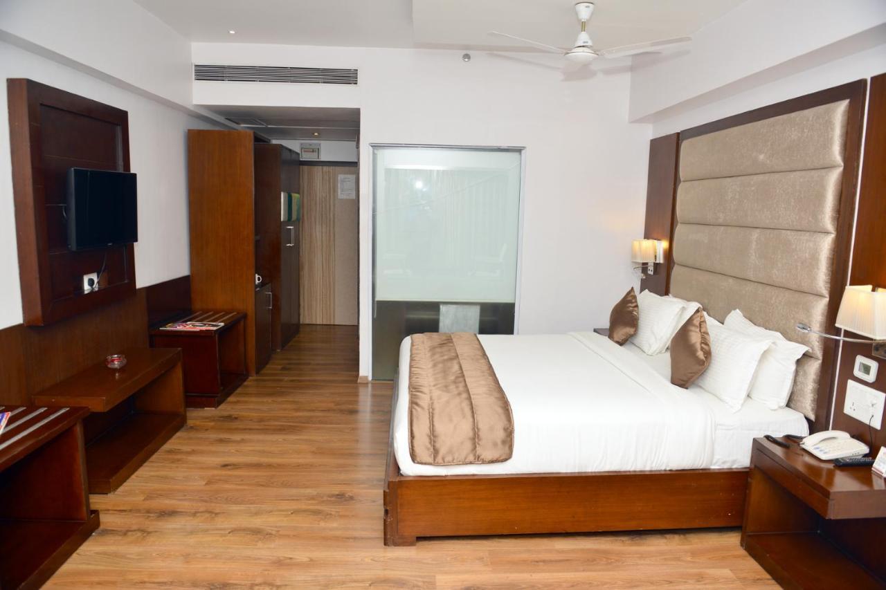 Hotel Grand Mehfil Amravati Exterior photo