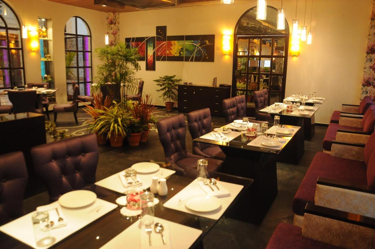 Hotel Grand Mehfil Amravati Exterior photo
